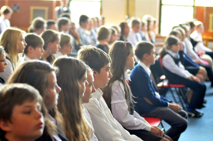 Szczególnie uzdolnieni uczniowie oraz  maturzyści, którzy w...