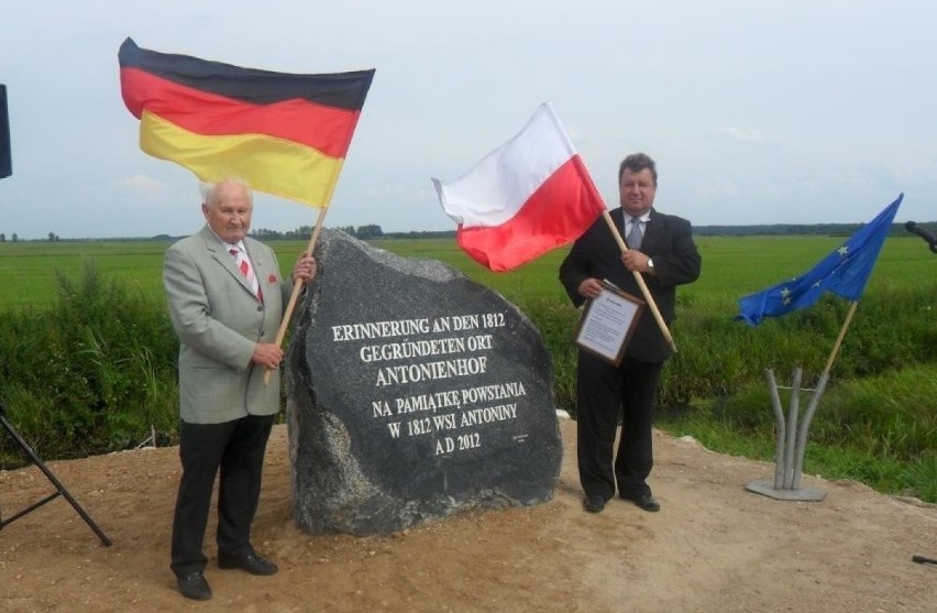 Wieś znajdowała się w powiecie chodzieskim w gminie...