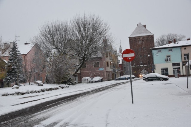 Sławno pod śniegiem, trudne warunki na drogach