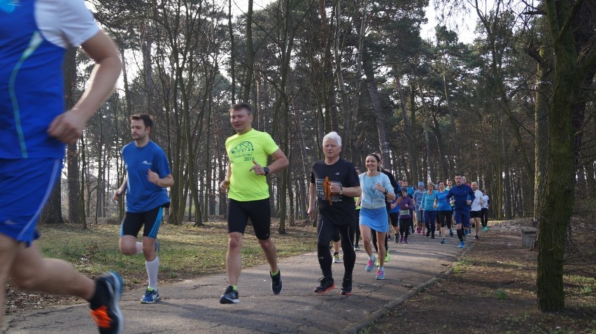 Primaaprilisowy parkrun Bydgoszcz. Biegli w odwrotnym kierunku! [zdjęcia, wideo]