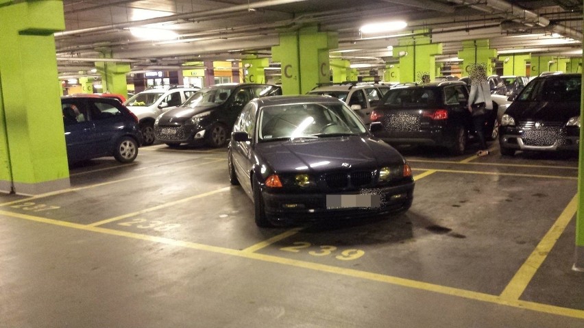 Małopolscy "Mistrzowie parkowania". Zobacz najgorszych kierowców z naszego regionu [ZDJĘCIA]