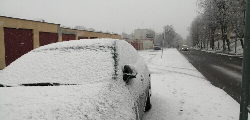 Policja z Pruszcza ostrzega - Zmień styl jazdy z letniego na zimowy. Zadbaj o swój samochód