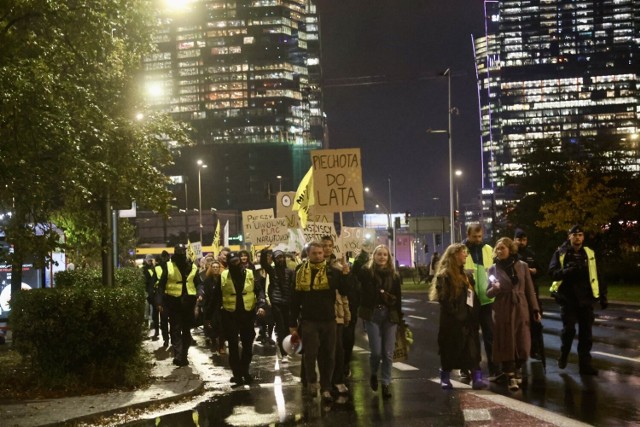 Masa Krytyczna przeszła ulicami Ochoty. Aktywiści domagali się zmian w dzielnicy