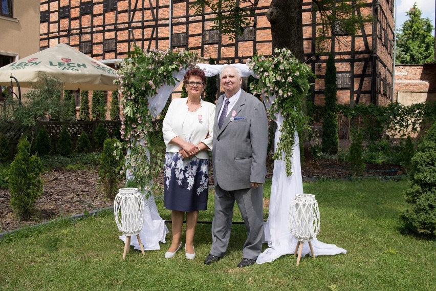 Na dobre i na złe... tak od 50 lat! Te pary z gminy Białośliwie otrzymały medale za długoletnie pożycie małżeńskie!