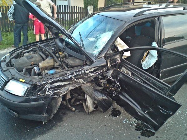 Z nieustalonych przyczyn stracił panowanie nad maszyną podczas wyprzedzania. Jadąca oplem 35-latka z Trzebini była trzeźwa. Sprawę bada policja.