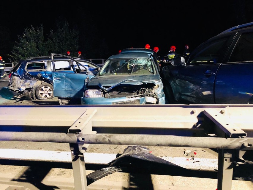 Wypadek na S1 w Jaworznie. W karambolu zderzyło się kilkadziesiąt samochodów. Jedna osoba nie żyje, osiemnaście jest rannych [ZDJĘCIA]