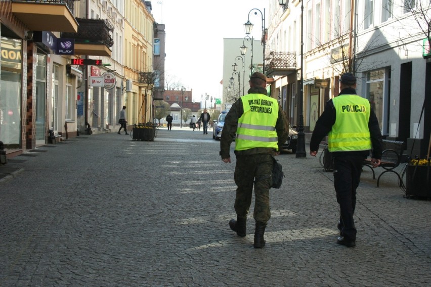 Policjanci i żołnierze WOT na wspólnej służbie w powiecie żnińskim [zdjęcia] 