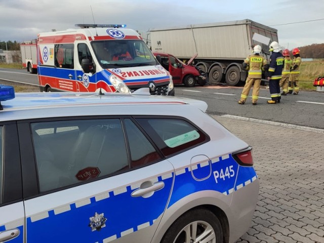 Trzy pojazdy zderzyły się w Kochanowicach na DK46. Policja apeluje o rozwagę