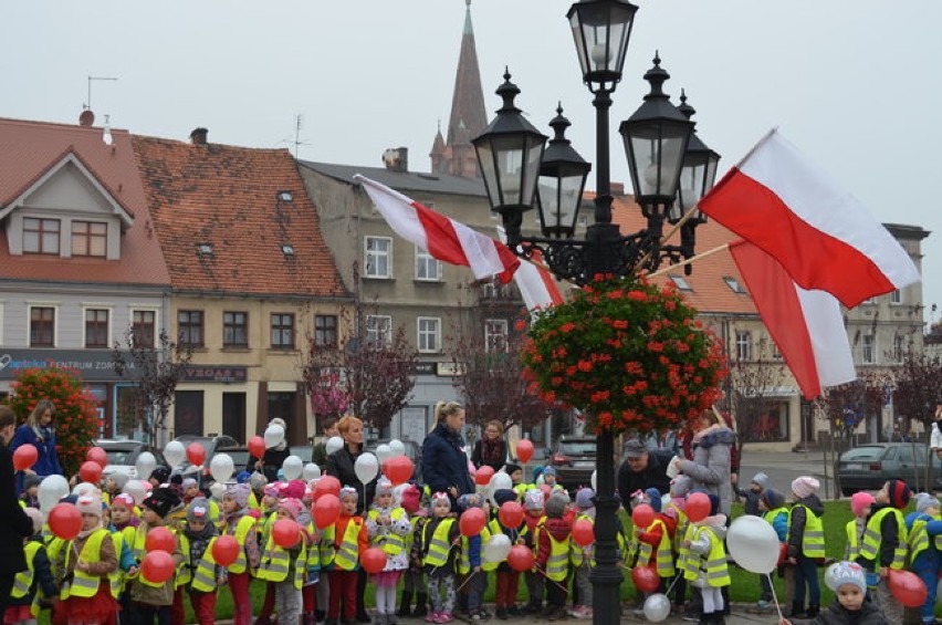 Hymn dla Niepodległej w wykonaniu przedszkolaków ze Śmigla FOTO