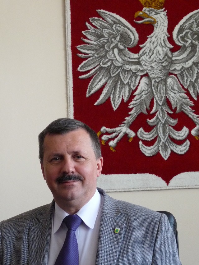 Burmistrz Sławomir Błażewski broni swoich urzędników, a radni obniżyli mu pensję