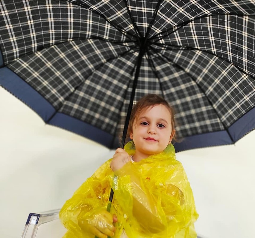 Co robią dzieci kiedy pada? W chełmskim MDK tańczą w rytm deszczowej piosenki. Zobacz zdjęcia