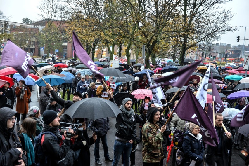 Protest kobiet pod siedzibą Solidarności w Gdańsku
