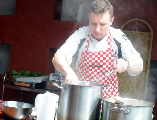 Paweł Dobrzański, szef restauracji "Posmakuj” (stworzył je razem z Michałem Kociubą) w branży jest od kilkunastu lat.