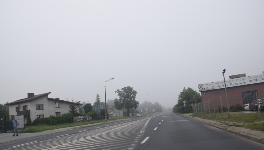 Mglisty poranek w Zduńskiej Woli. Tak wygląda miasto otulone mgłą