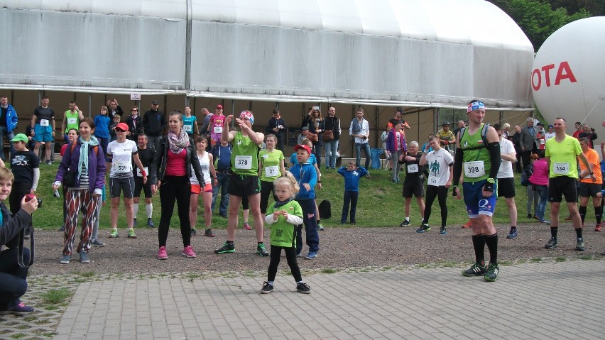 W II Półmaratonie Górskim Jedlina-Zdrój pobiegło blisko pół tysiąca osób 