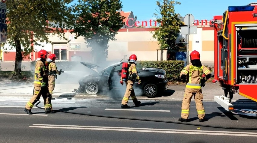 Pożar samochodu osobowego na ul. Swobodnej we Wrocławiu...