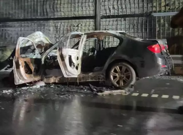 Na trasie ekspresowej S5 w okolicach Grochowisk spaliło się BMW