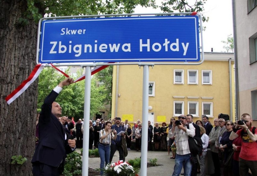 Skwer im. Zbigniewa Hołdy w Lublinie już otwarty

– Chodzi...
