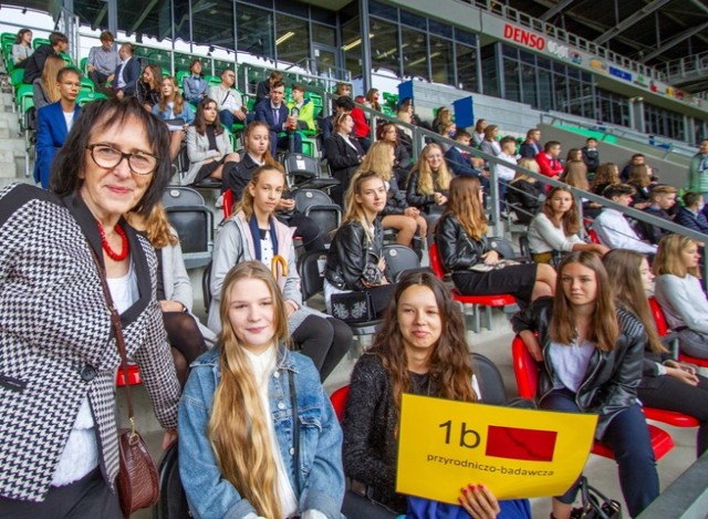 Inauguracja roku szkolnego 2020/21 w ZS 1 w Tychach na stadionie