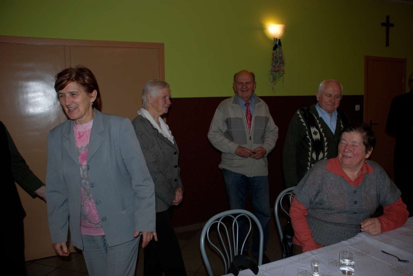 Przy wspólnym stole Andrzejki spędzili seniorzy z Kamionny