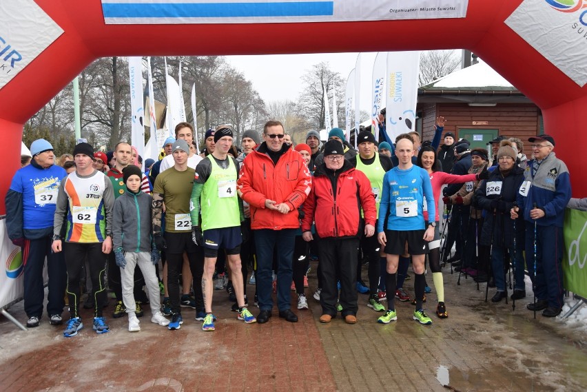 Stacja Pogodne Suwałki: Morsowanie, wioska indiańska, zimowy bieg oraz Nordic Walking (zdjęcia) 