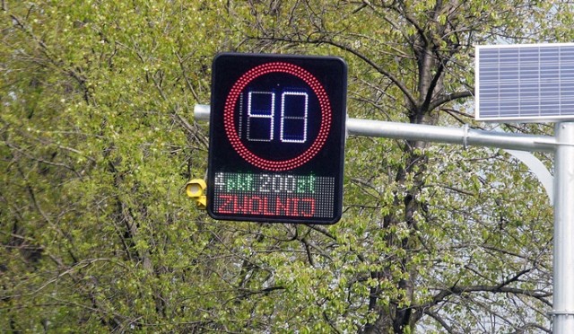 Tablica w Koskowicach wyświetla ilość pkt. karnych i wysokość mandatu