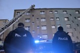 Huragan Ciara w Głogowie: Wichura zerwała blachę z dachu bloku przy alei Wolności [ZDJĘCIA]