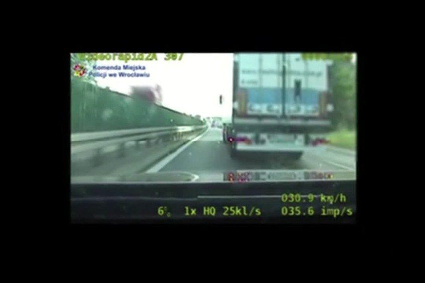 „Szeryf” z ciężarówki zajechał drogę… policjantom [FILM]