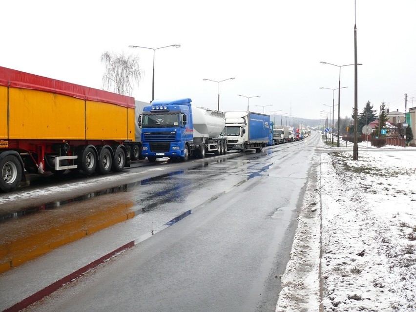 Chełm: Wielkie korki na Rejowieckiej - rodzice znów wyszli na ulice