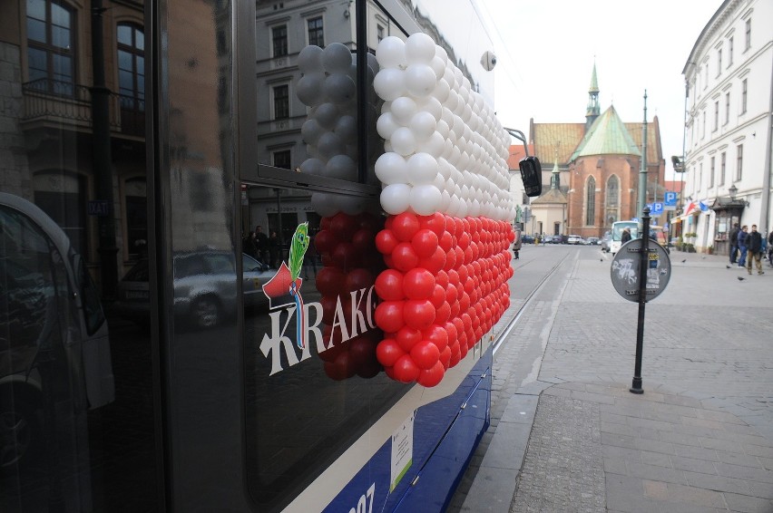 Patriotyczny krakowiak na ulicach Krakowa