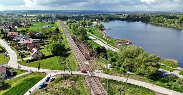 Rozpoczęła się budowa przystanku kolejowego w Przylasku Rusieckim.