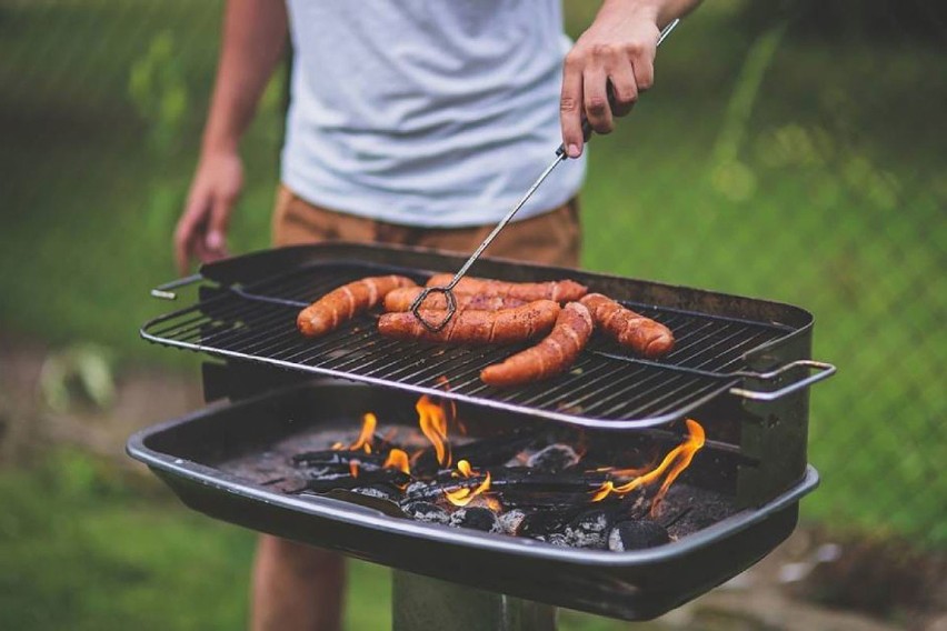 Grill ze znajomymi podczas majówki? Czy wolno? Prawnik wyjaśnia