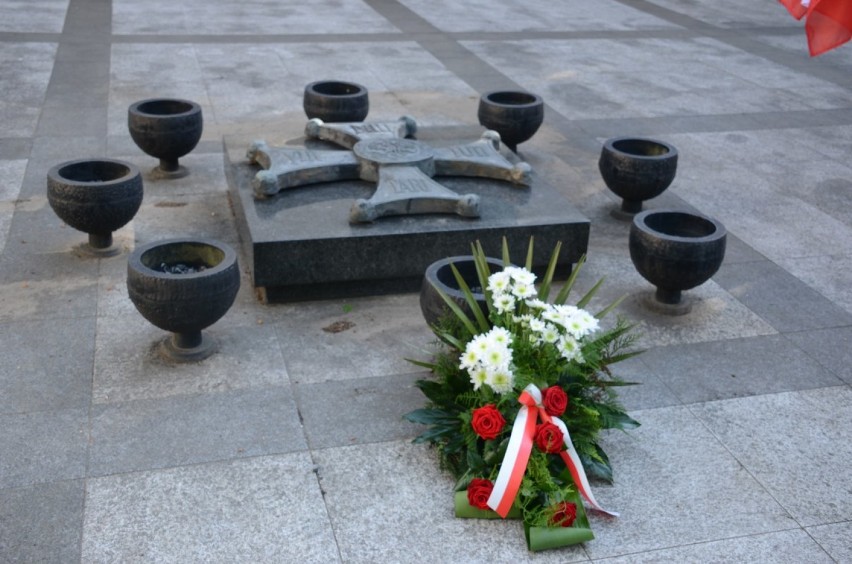 Obchody rocznicowe przy pomniku Żołnierzy Garnizonu Leszczyńskiego