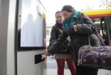 Przystanki ZTM w Lublinie: Śmieci wysypują się na chodnik
