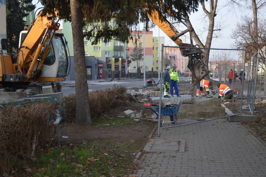 Ulica Wieniawskiego w Żarach wciąż zamknięta [ZDJĘCIA]