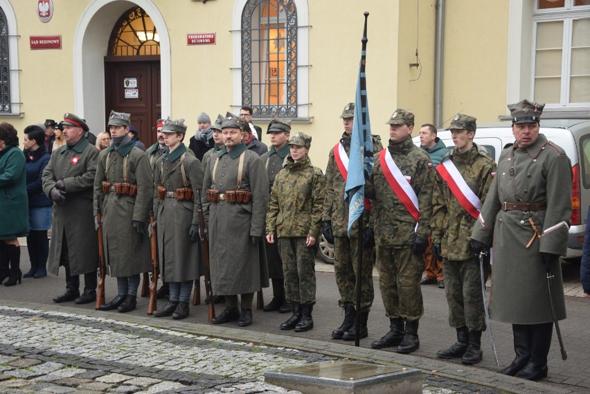 Odsłonięcie tablicy na Placu Niezłomnych w Kościanie