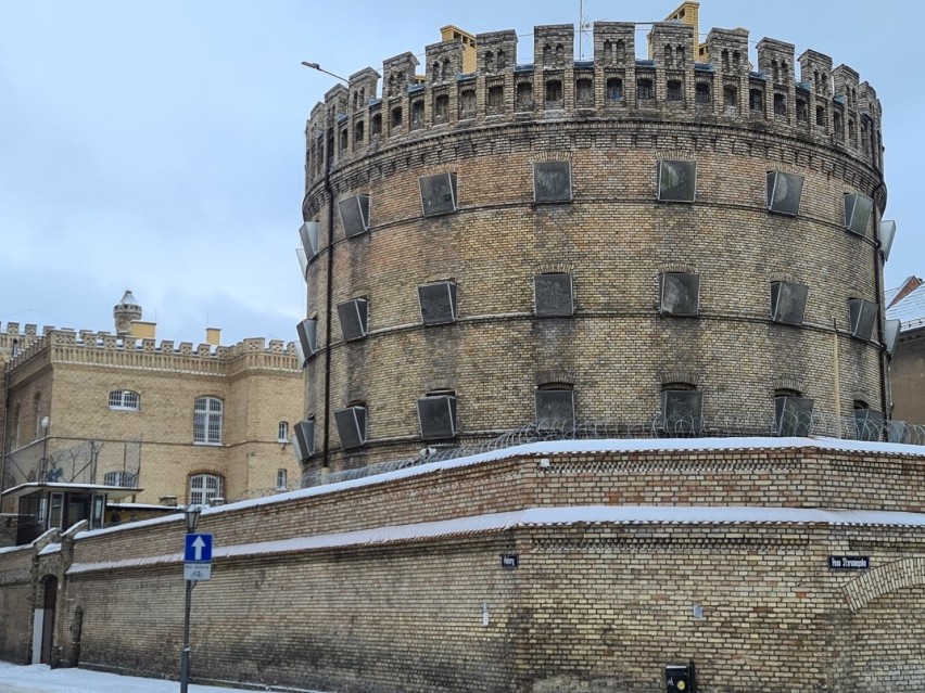 Romans funkcjonariuszy więziennych w Toruniu. Sąd po stronie zdradzonej żony!