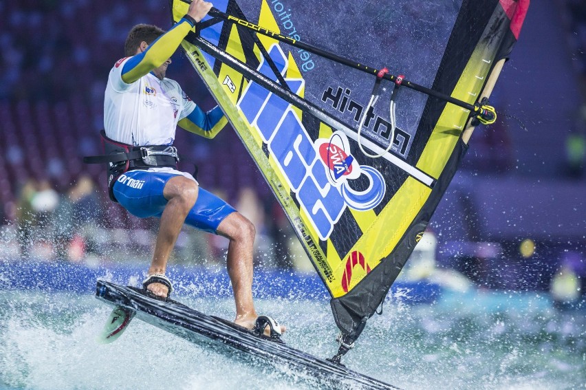 Windsurfing na Narodowym. Zobacz wodne atrakcje! [ZDJĘCIA]