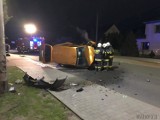 Wypadek w Dąbrowce Górnej. Na drodze wojewódzkiej 415 dachował dostawczy peugeot, dwie osoby trafiły do szpitala