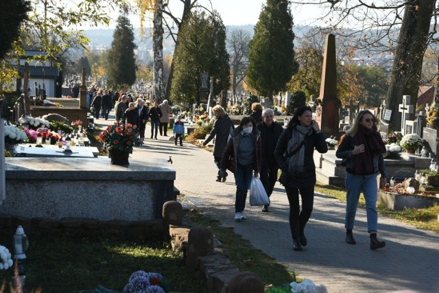 Sporo ludzi pojawiło się na cmentarzu Nowym w Kielcach