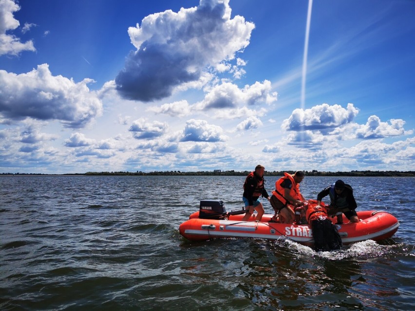 Strażacy ze Zduńskiej Woli ćwiczyli ratownictwo wodne na Jeziorsku