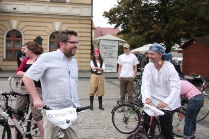 Prezydent Ostrowa Jarosław Urbaniak wziął udział w Masie Krytycznej, która przejechała ulicami miasta