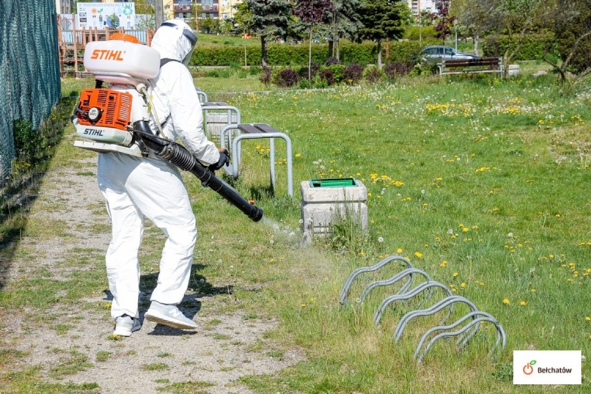 Wyglądają jak kosmici w Bełchatowie. Wielka dezynfekcja w mieście