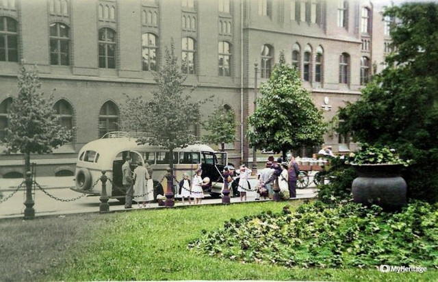 Zobaczcie namiastkę dawnych lat na starych i pokolorowanych fotografiach. Tak wyglądała Bydgoszcz przed i po II wojnie światowej.

Pokolorowaliśmy dla Was zdjęcia wykorzystując jedno z narzędzi internetowych. Więcej zdjęć >>>