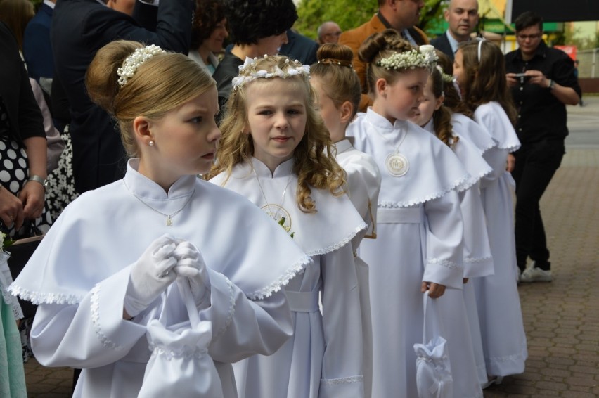 Bełchatów. Pierwsza Komunia Święta w kościele Narodzenia NMP