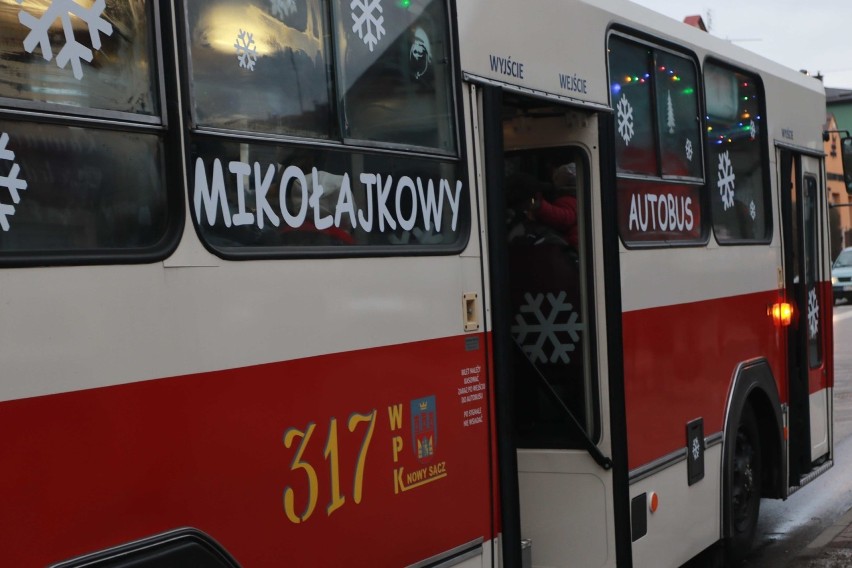 Nowy Sącz. Mikołajkowy autobus. Za darmo i z cukierkami [ZDJĘCIA]