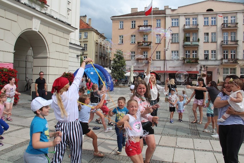 Dziecięce czwartki w Kaliszu. Tak bawili się najmłodsi na Głównym Rynku. ZDJĘCIA