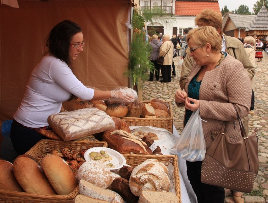 Stragany zachęcały do kupna przepysznych produktów. Fot....