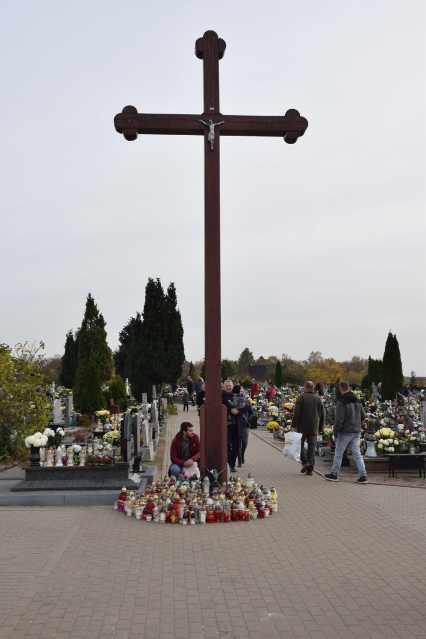 Dzień Wszystkich Świętych na bytowskim cmentarzu (FOTO) 
