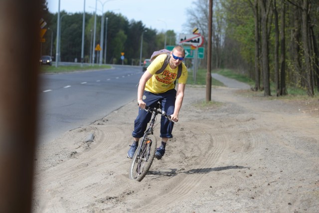 -&nbsp;Tu jak najbardziej potrzebna jest ścieżka rowerowa, bo trudno jeździć po piachu - mówi Ksawery Piasecki z Zielonej Góry.